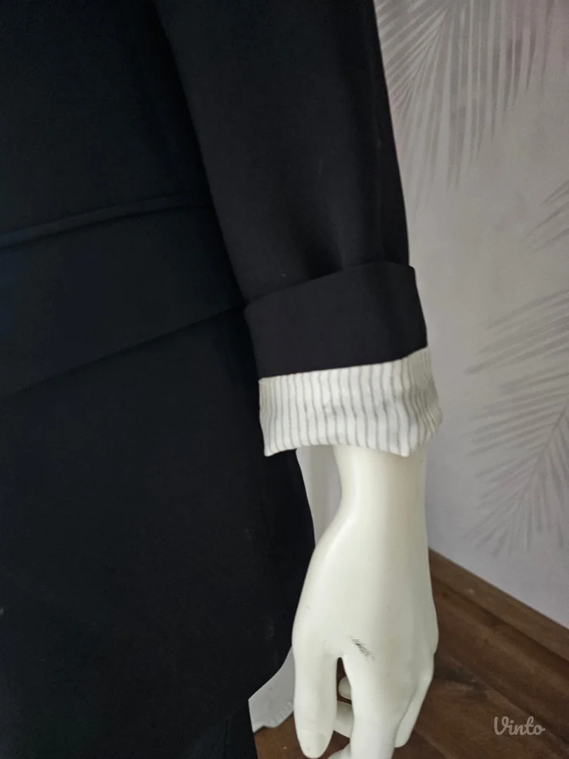 Nov ZARA PRINTED CUFF blejzer sa etiketom