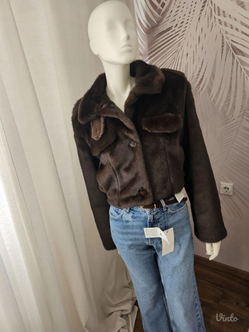 Kratka bomber jakna sa krznom – efektan model