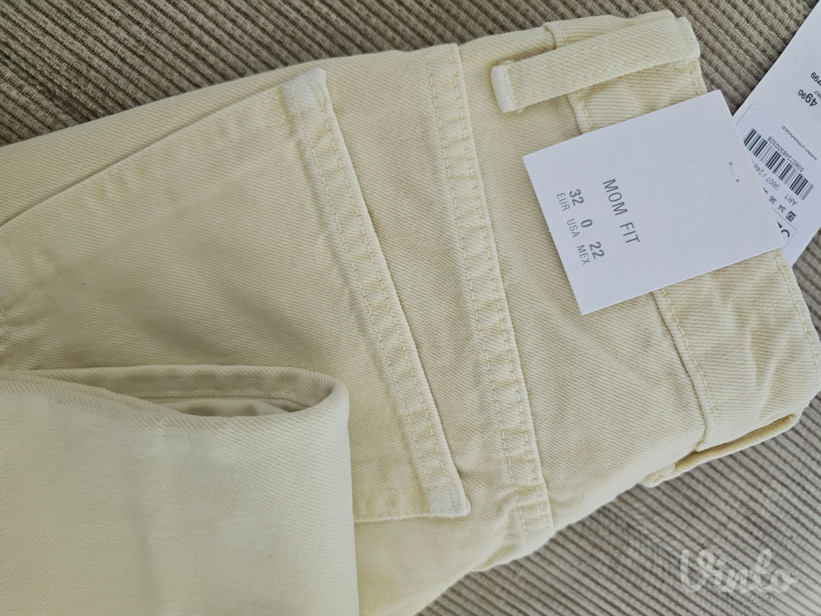 Nove sa etiketom Zara nezno zute farmerice Mom fit model