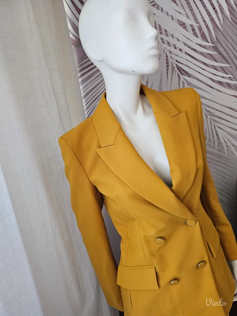 Nov ZARA komplet sa etiketom sako i pantalone