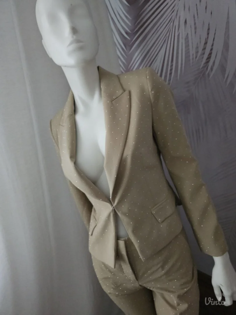 ZARA elegantni komplet – sako & pantalone sa cirkonima XS i M velicina 7500