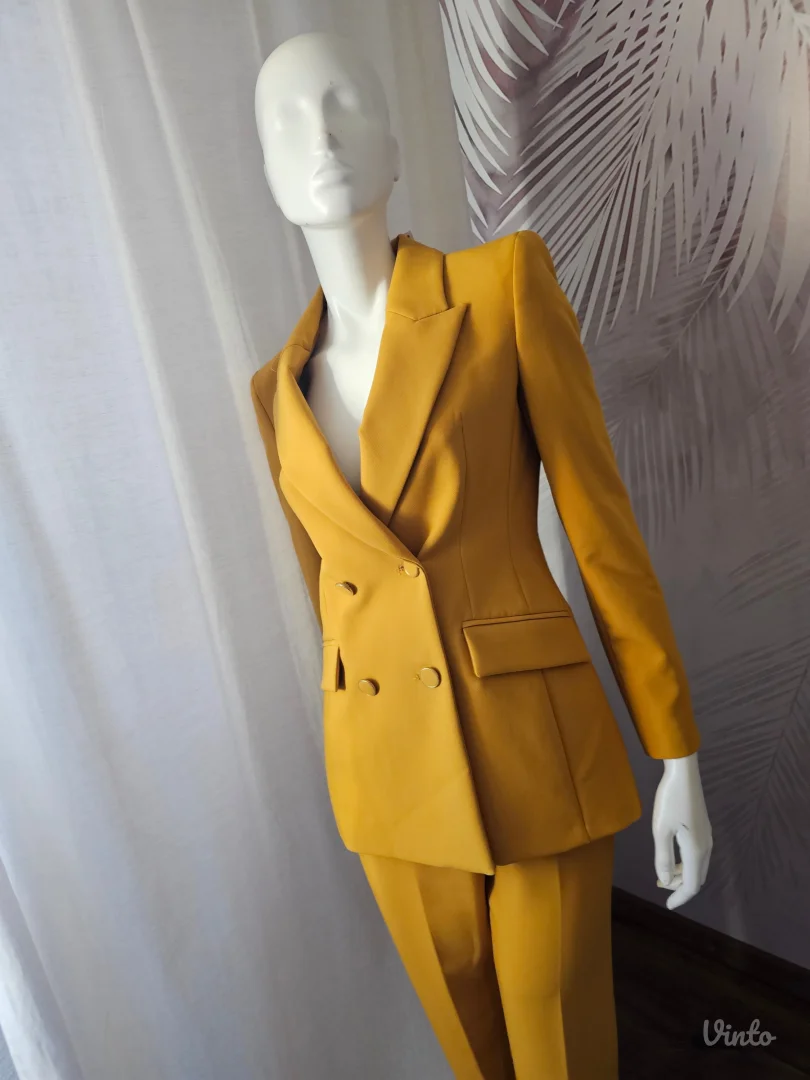 Nov ZARA komplet sa etiketom sako i pantalone