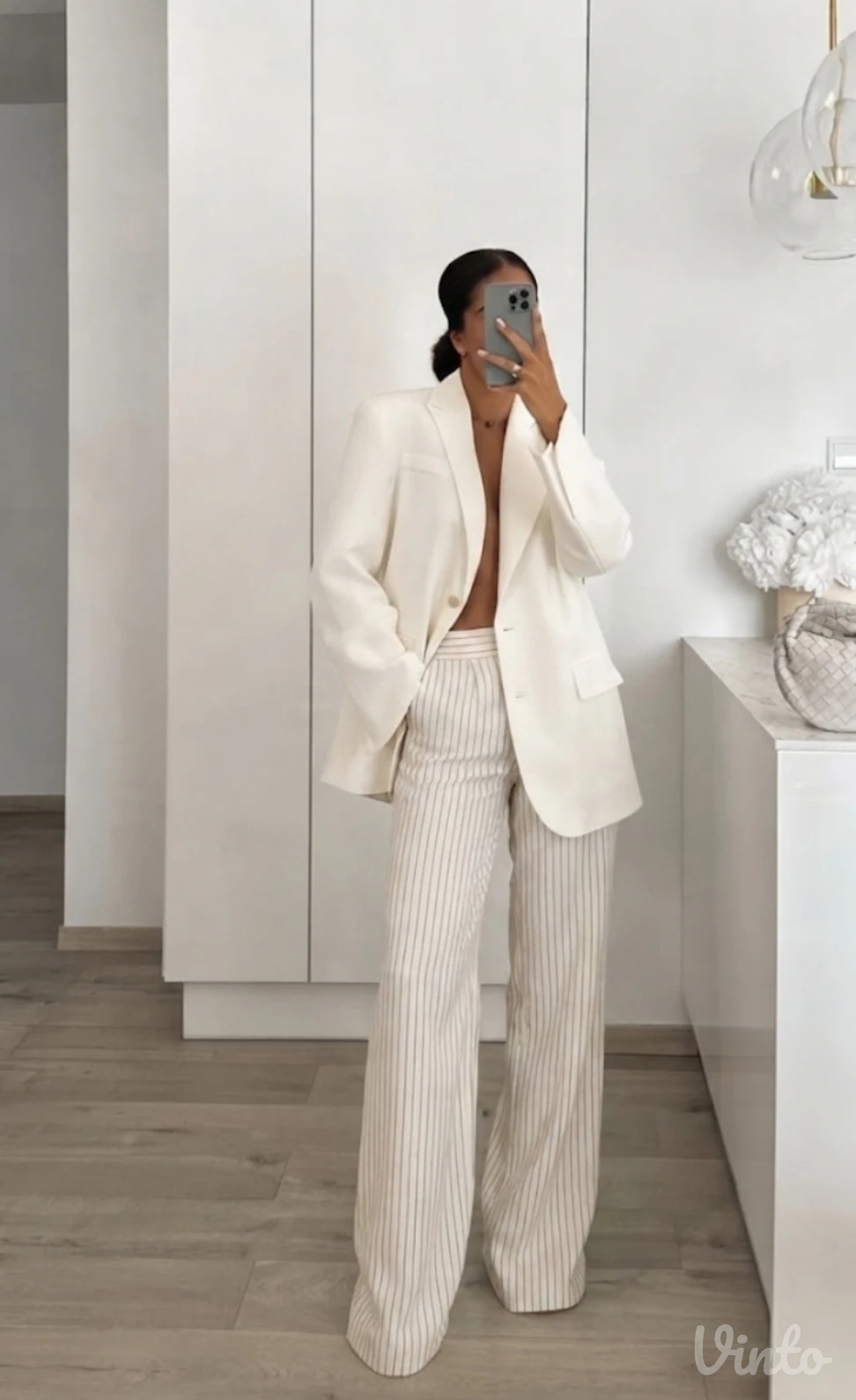 Nove Zara pantalone sa sitnim prugicama