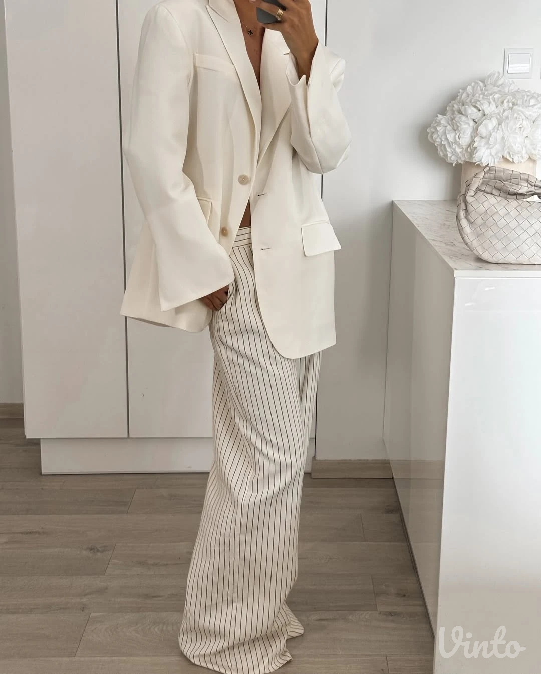 Nove Zara pantalone sa sitnim prugicama