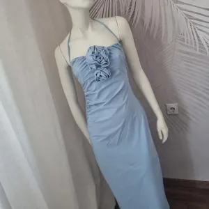 ZARA midi haljina sa 3D cvetovima – nežno plava