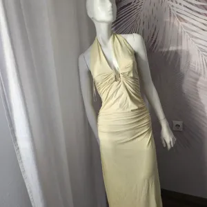 NOVO Prelepa midi haljina iz Zara kolekcije u nezno žutoj nijansi