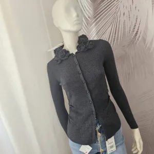 Zara džemper sa 3D cvetovima – S – NOVO