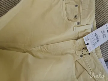 Nove sa etiketom Zara nezno zute farmerice Mom fit model
