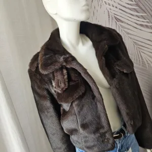 Kratka bomber jakna sa krznom – efektan model