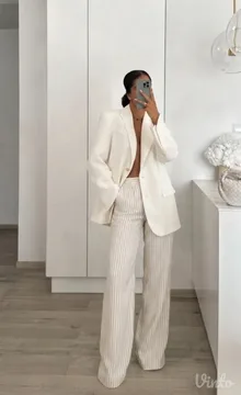 Nove Zara pantalone sa sitnim prugicama