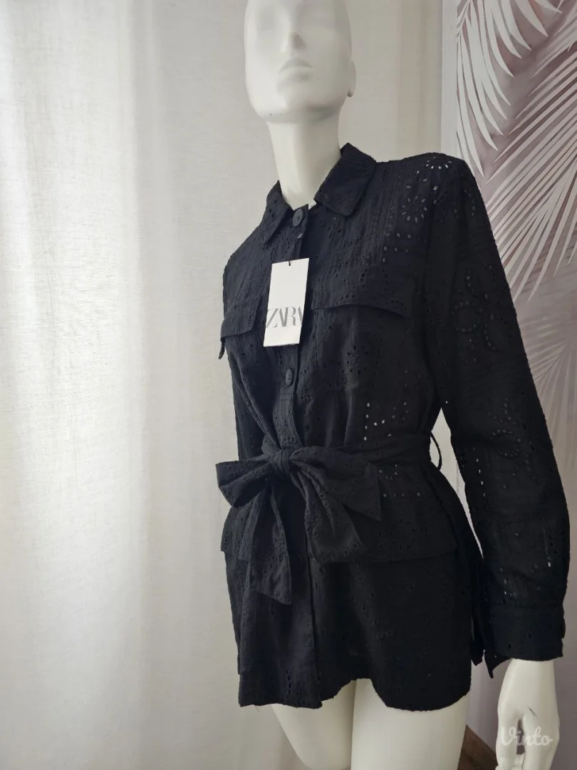ZARA crna jaknica sa kaisem – S NOVO