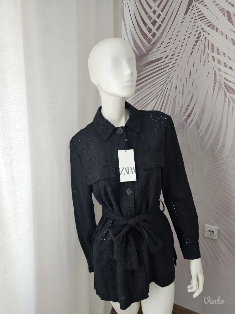 ZARA crna jaknica sa kaisem – S NOVO