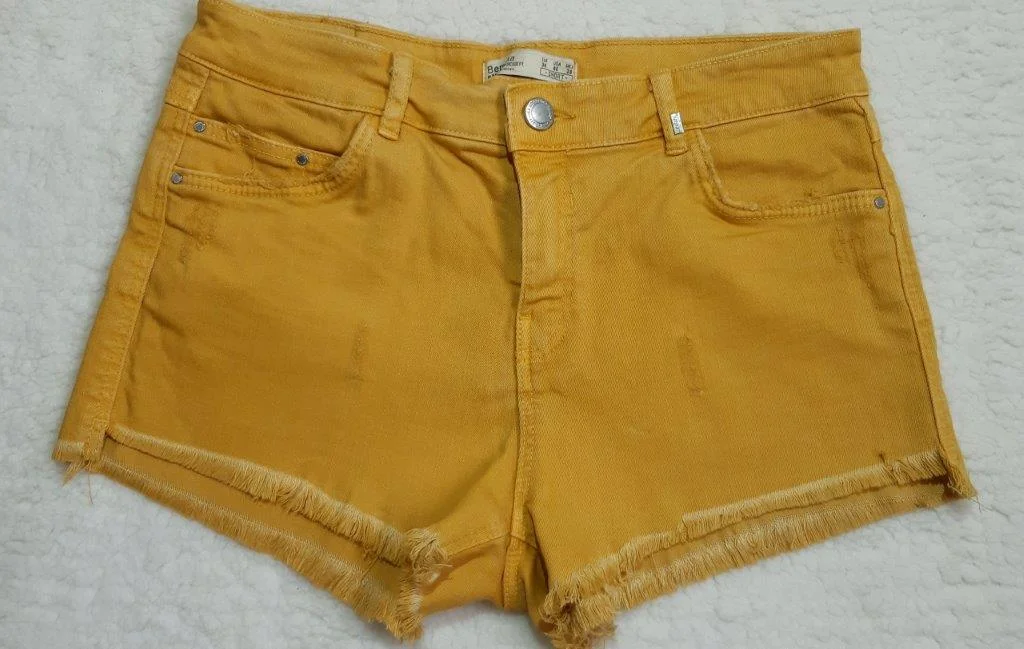 Bershka sorts senf zute boje, jednom nosen