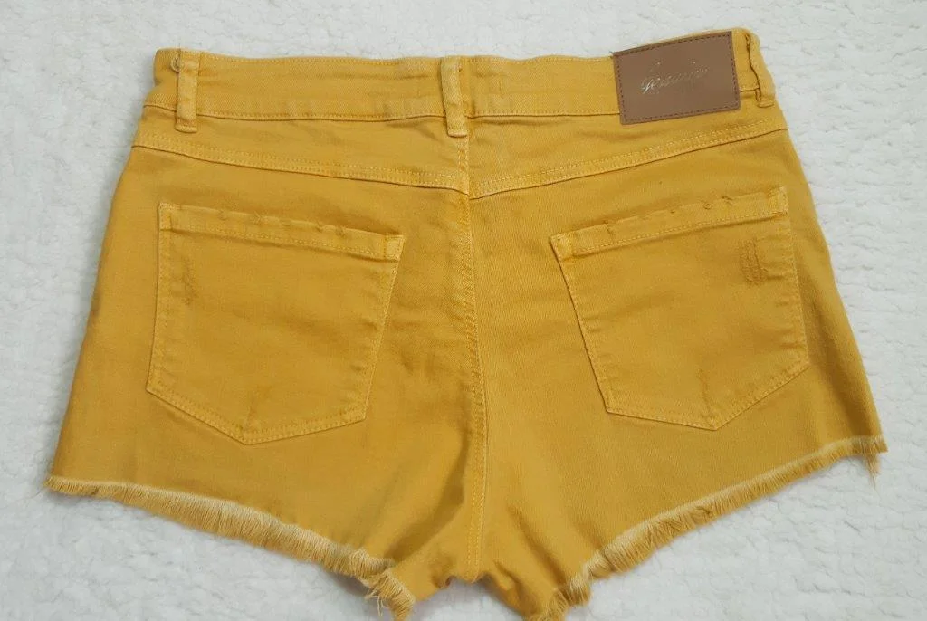 Bershka sorts senf zute boje, jednom nosen