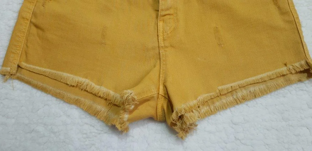 Bershka sorts senf zute boje, jednom nosen