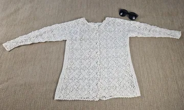 Beli heklani romanticni dzemper