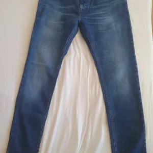 Tommy Hilfiger muške farmerke-W33L34 novo