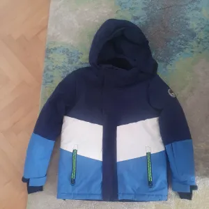 Ellesse jakna za dečake-veličina 8