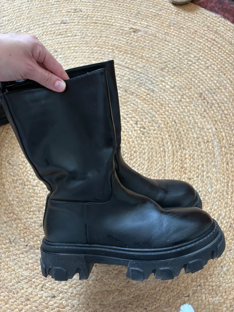 Crne duboke cizme 38