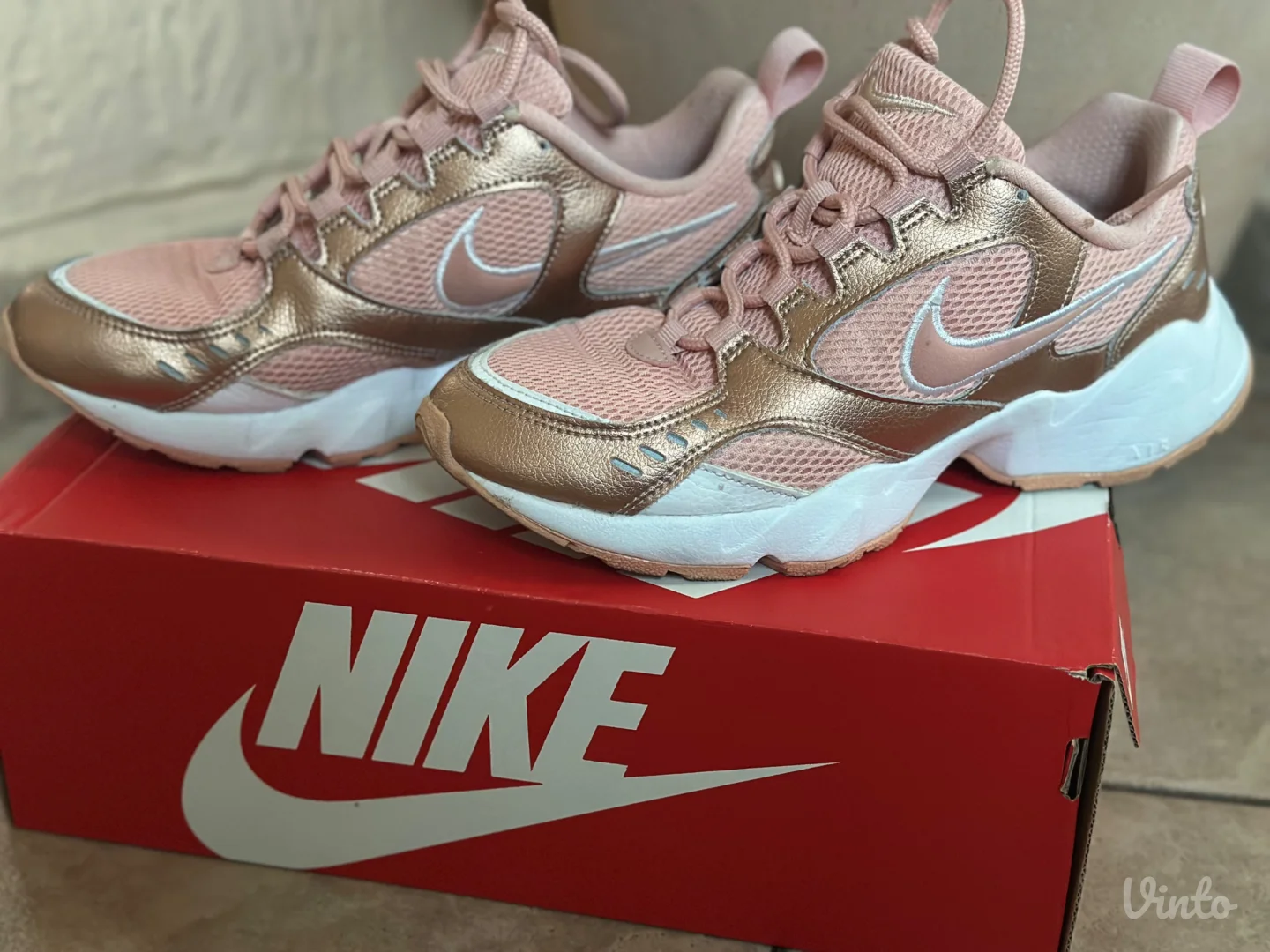 PATIKE NIKE AIR HEIGHTS CORAL U ROZE BOJI 39 BROJ
