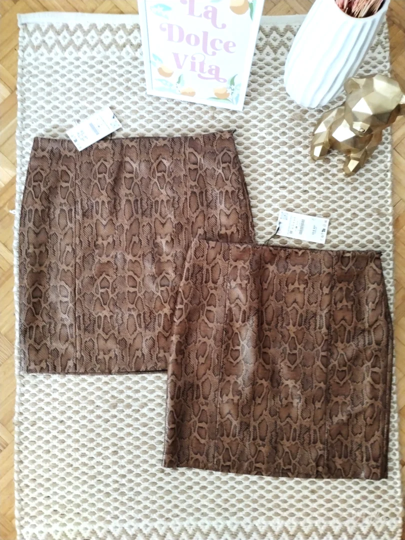 Zara suknje zmijskog printa M i L