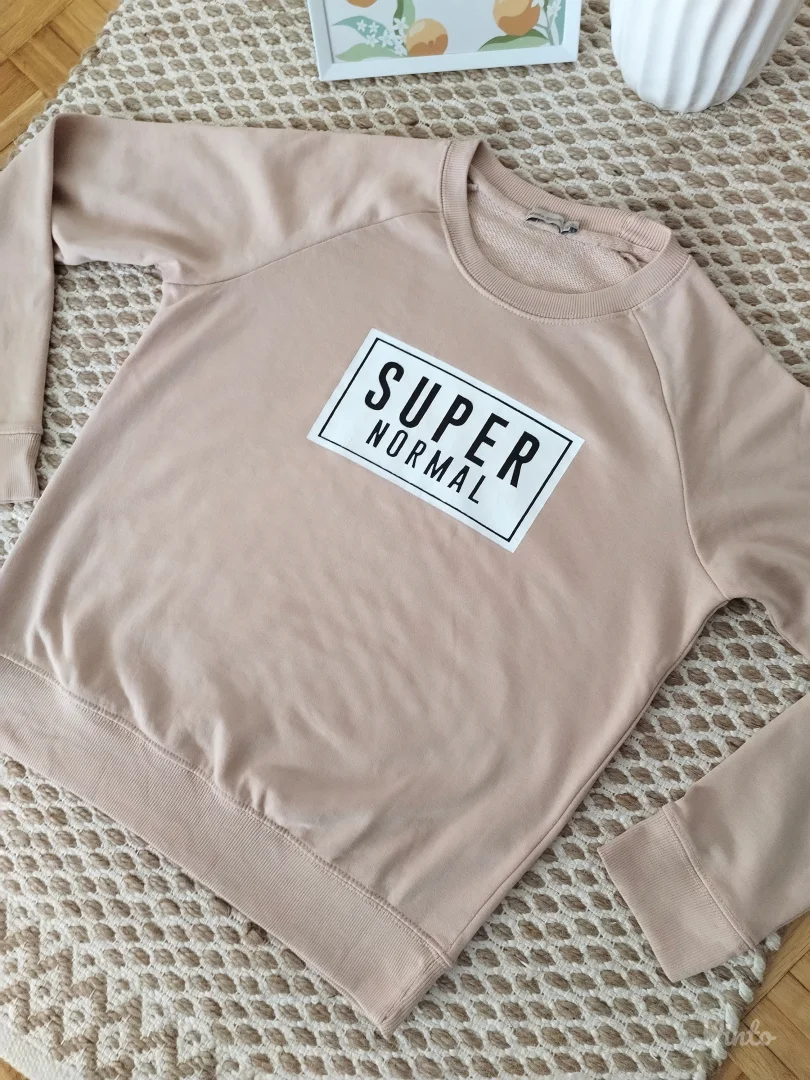 Bershka duks sa printom XS/S