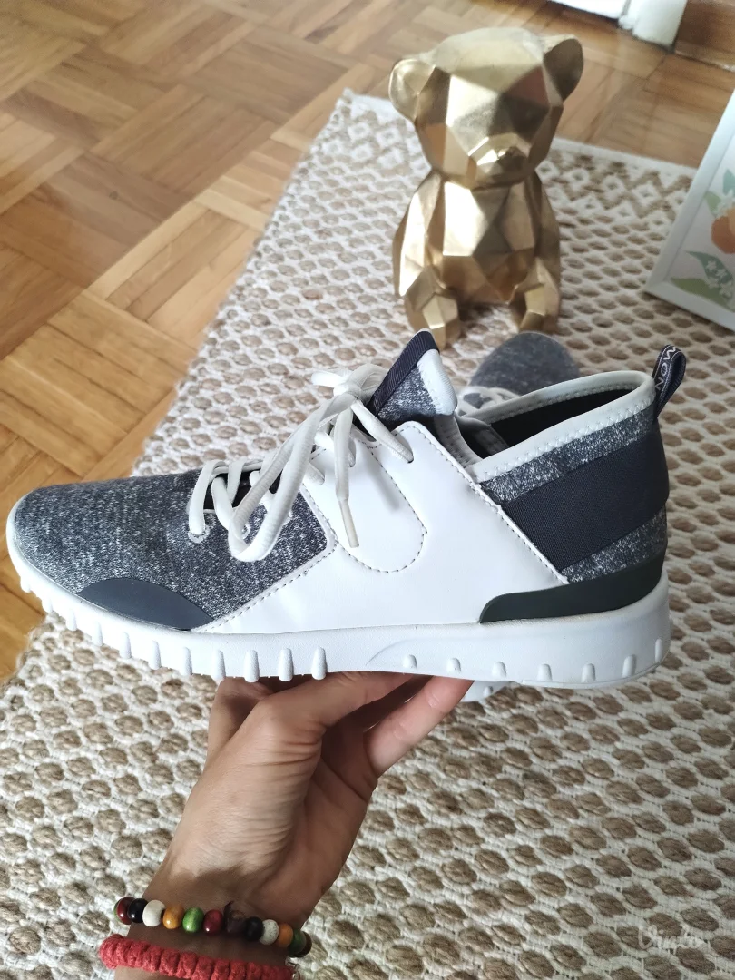 Bershka lagane patike