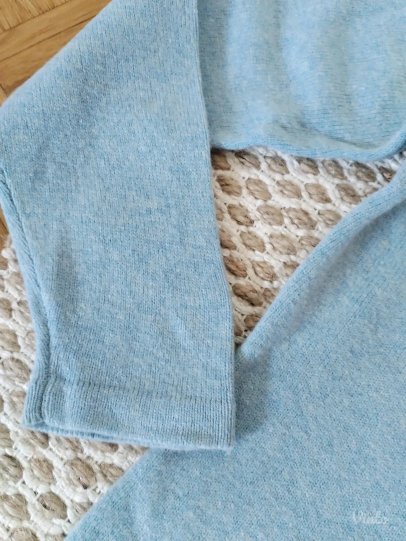 Novi džemper 100% vuna