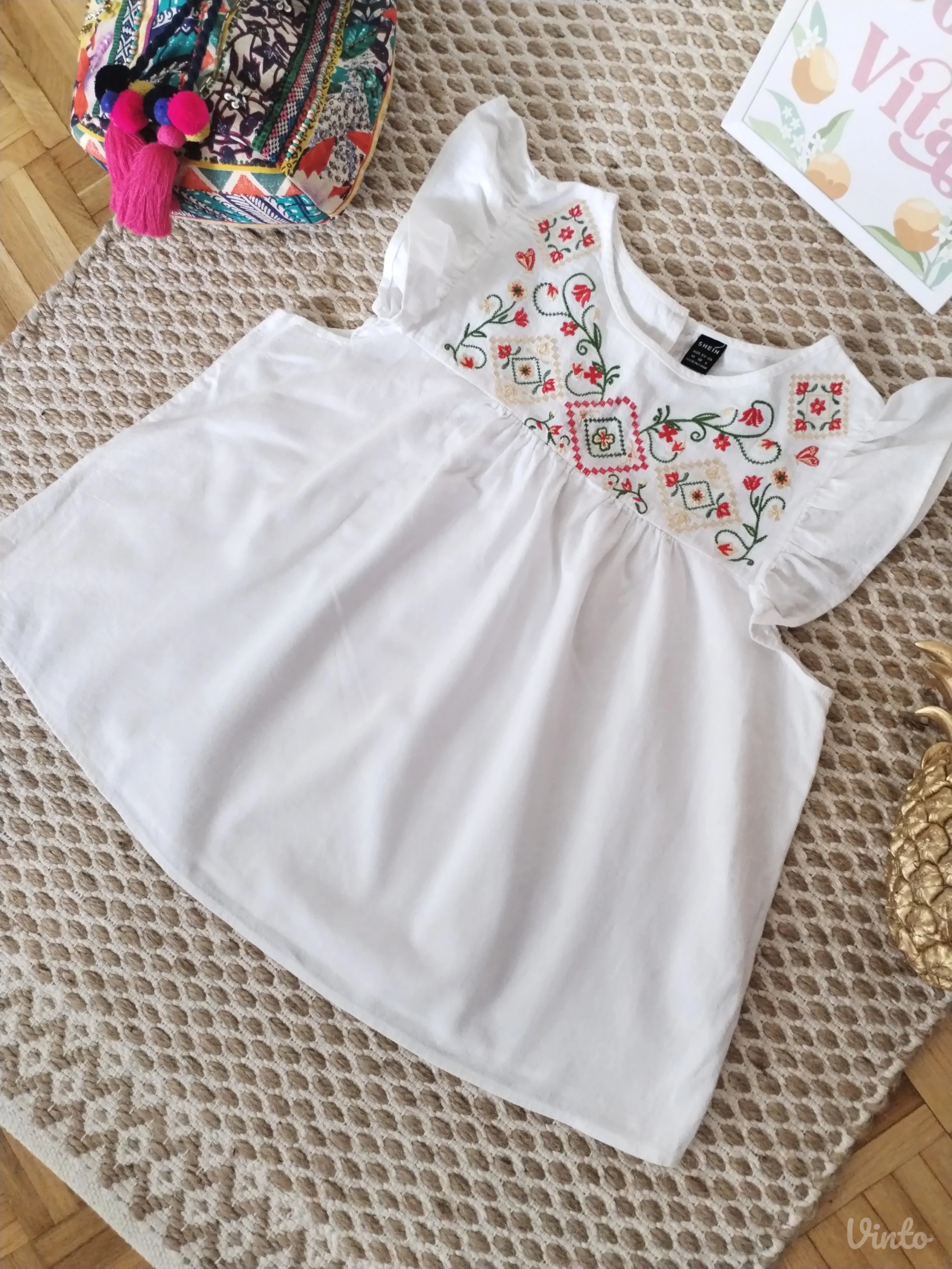 Bluza sa vezenim detaljima