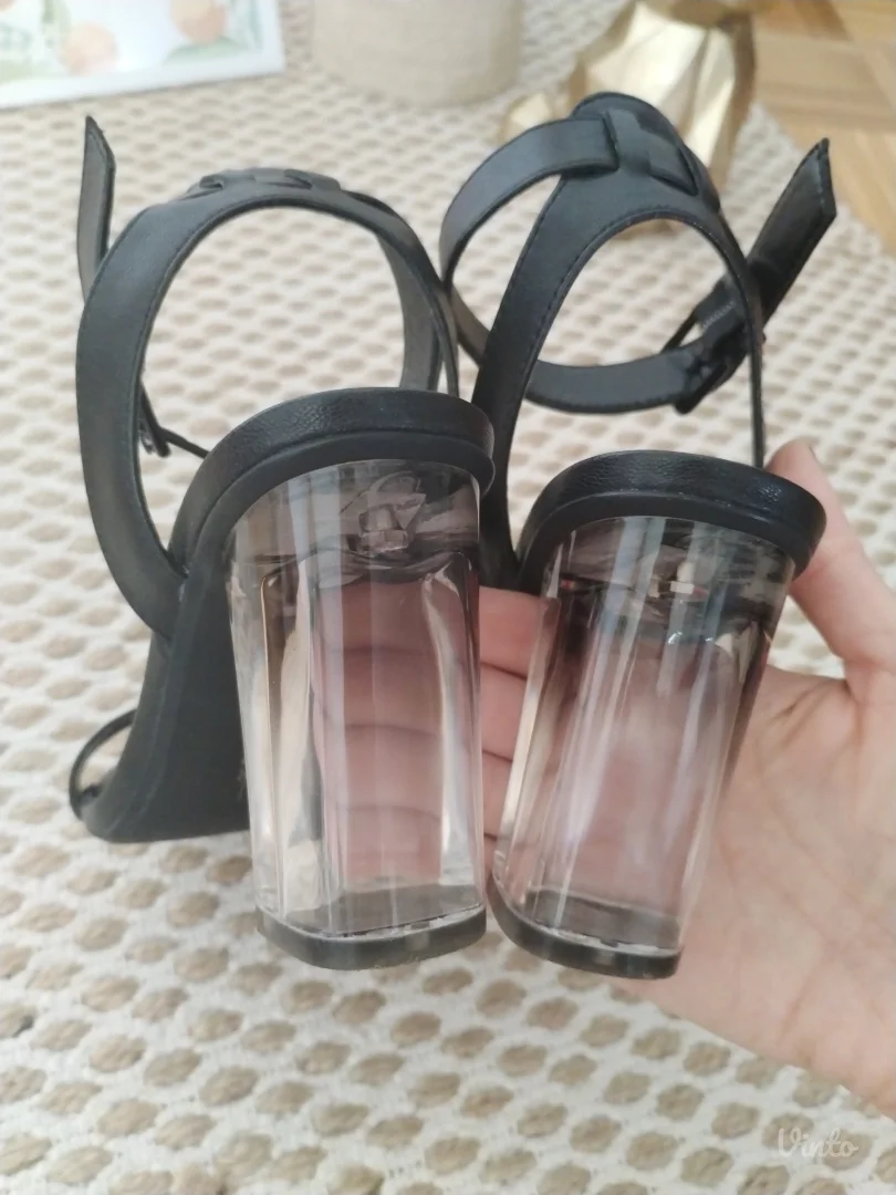 Bershka sandale sa providnom štiklom