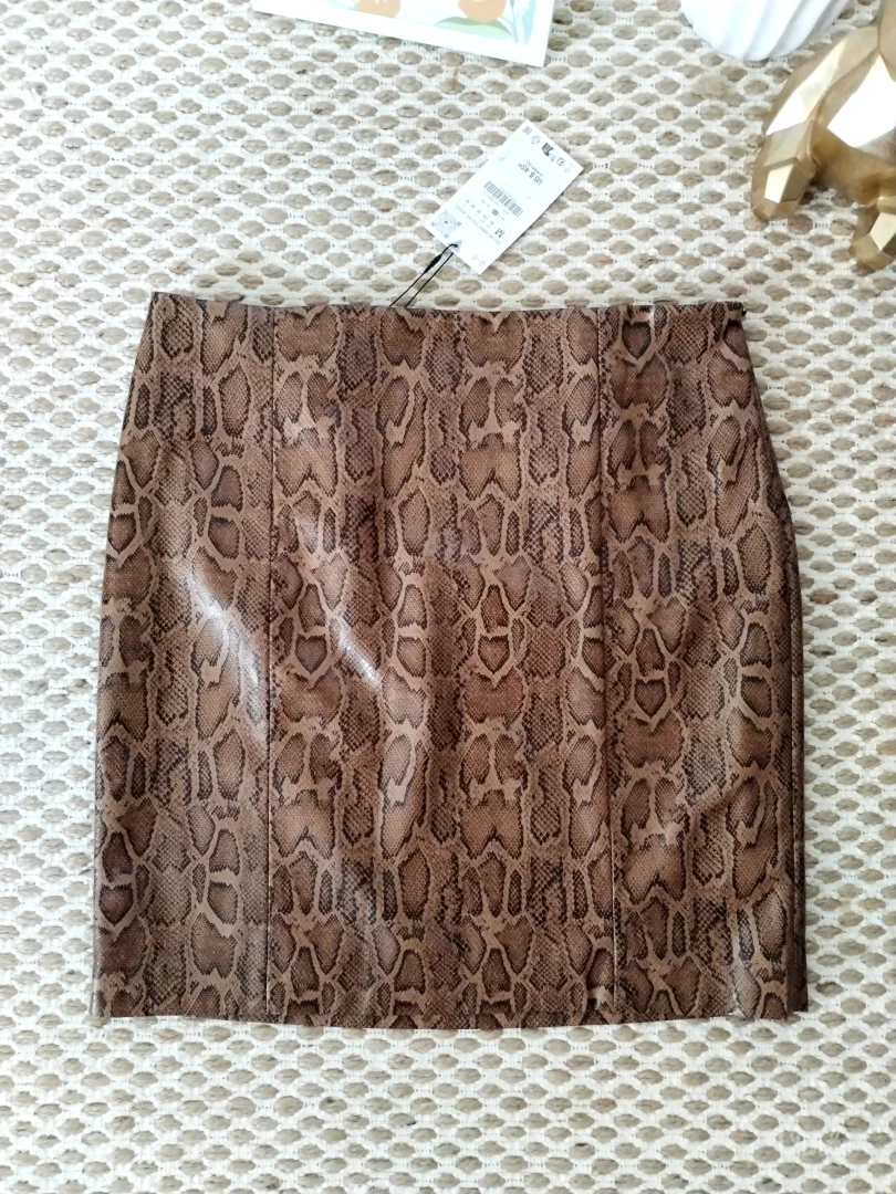 Zara suknje zmijskog printa M i L