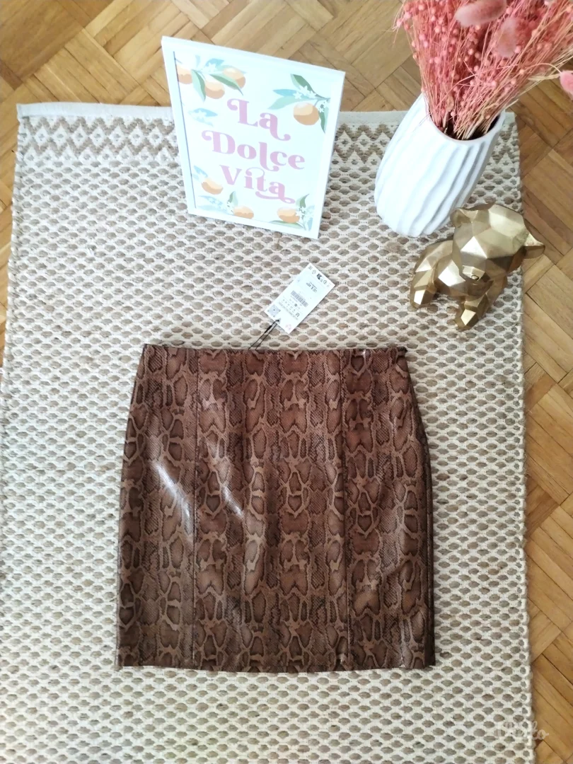 Zara suknje zmijskog printa M i L