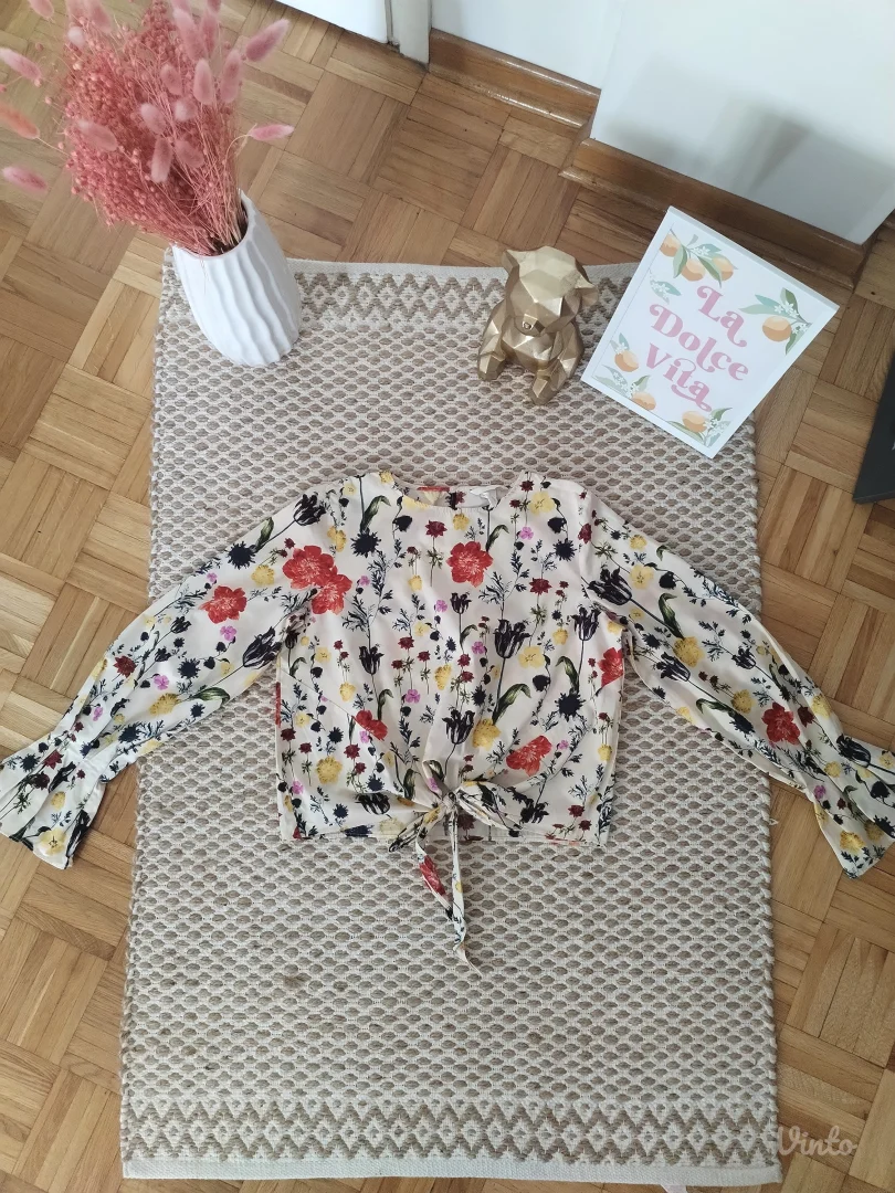H&M cvetna bluza sa čvorom