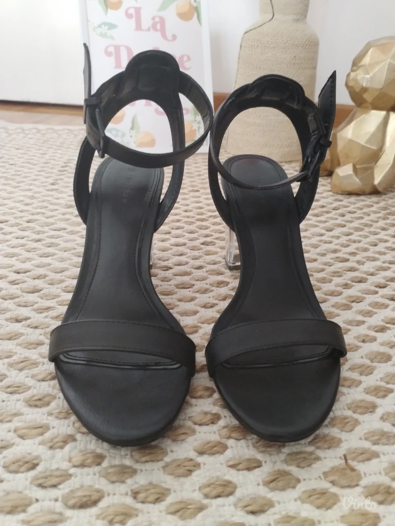 Bershka sandale sa providnom štiklom