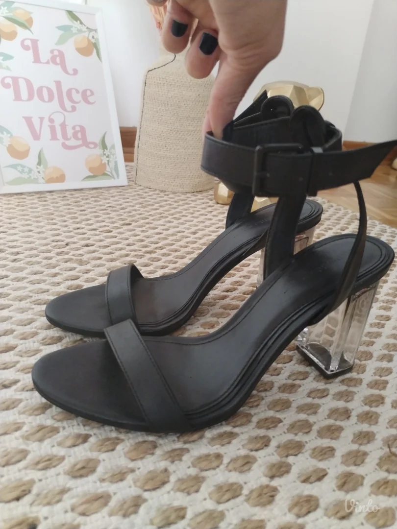 Bershka sandale sa providnom štiklom