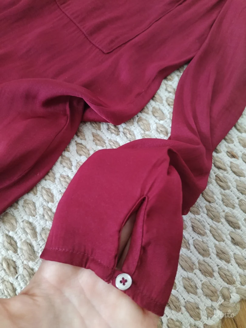 Bershka satenska bluza XS/S