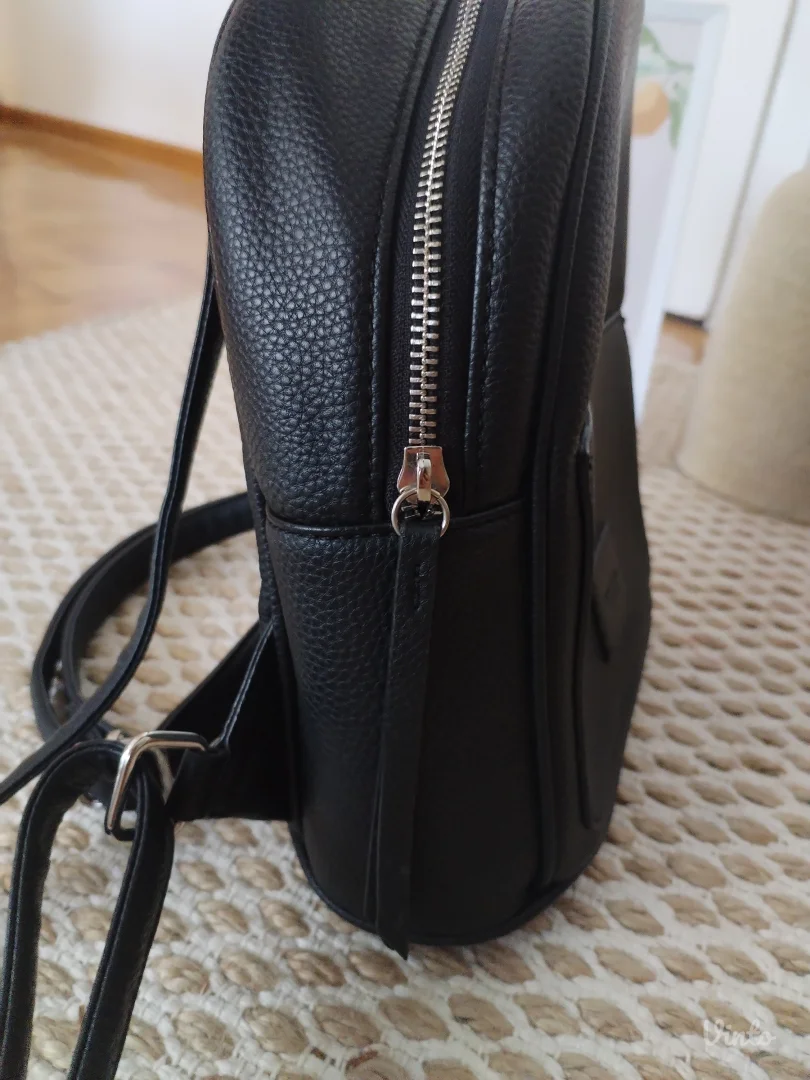 Pull and Bear praktičan ranac