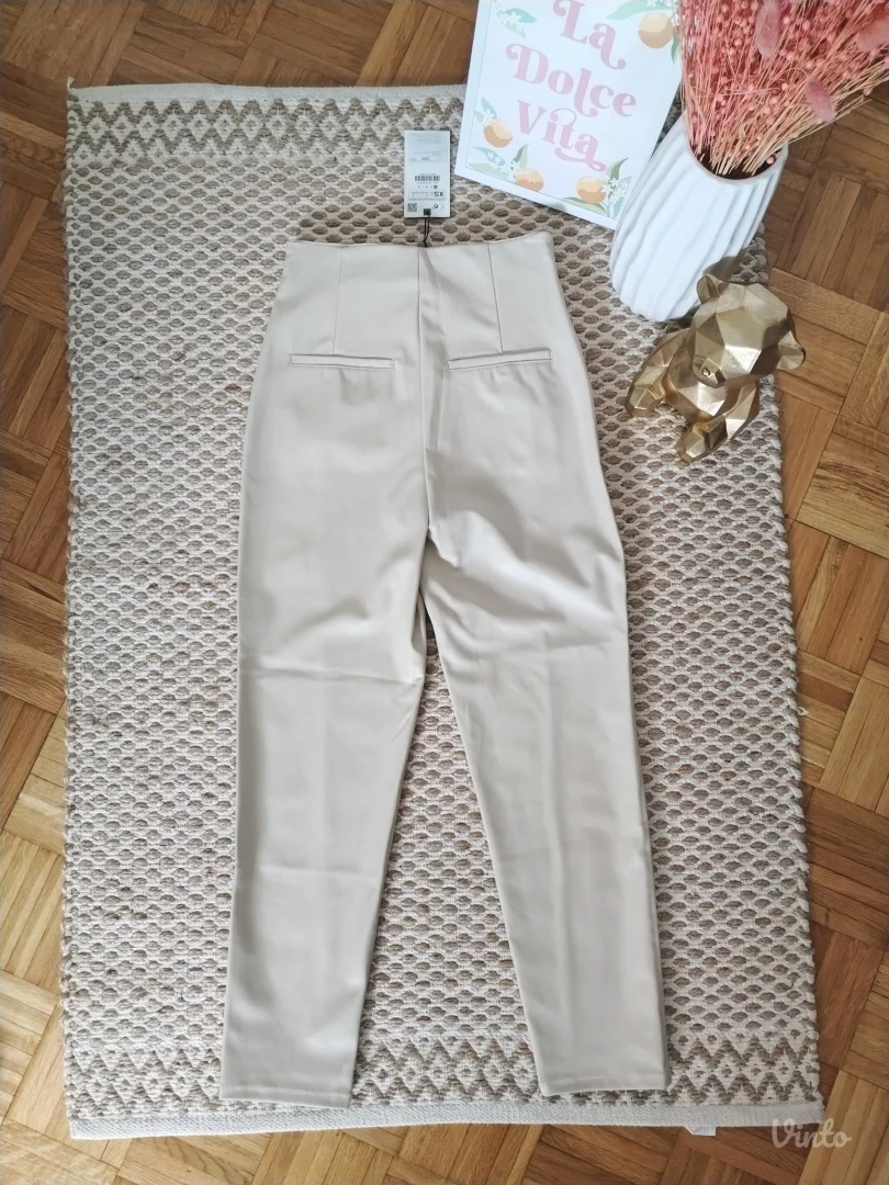 Zara nove pantalone od veštačke kože XS/S