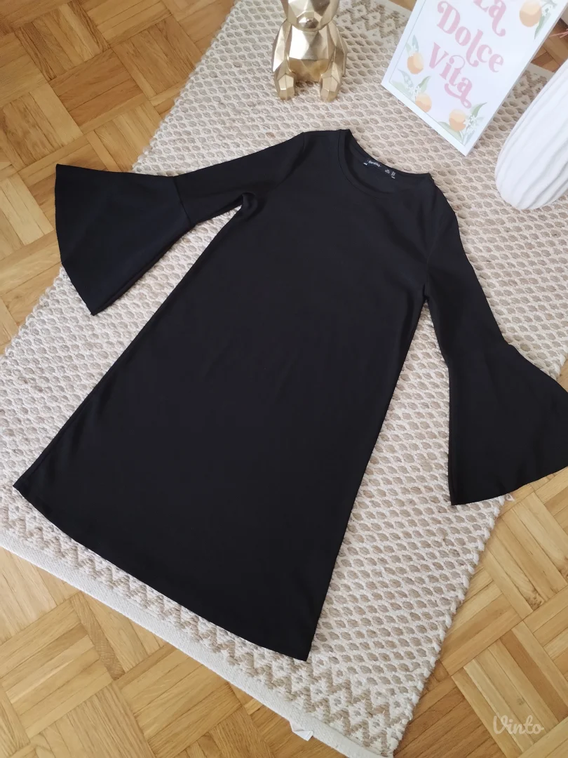 Bershka haljina sa lepezastim rukavima XS/S