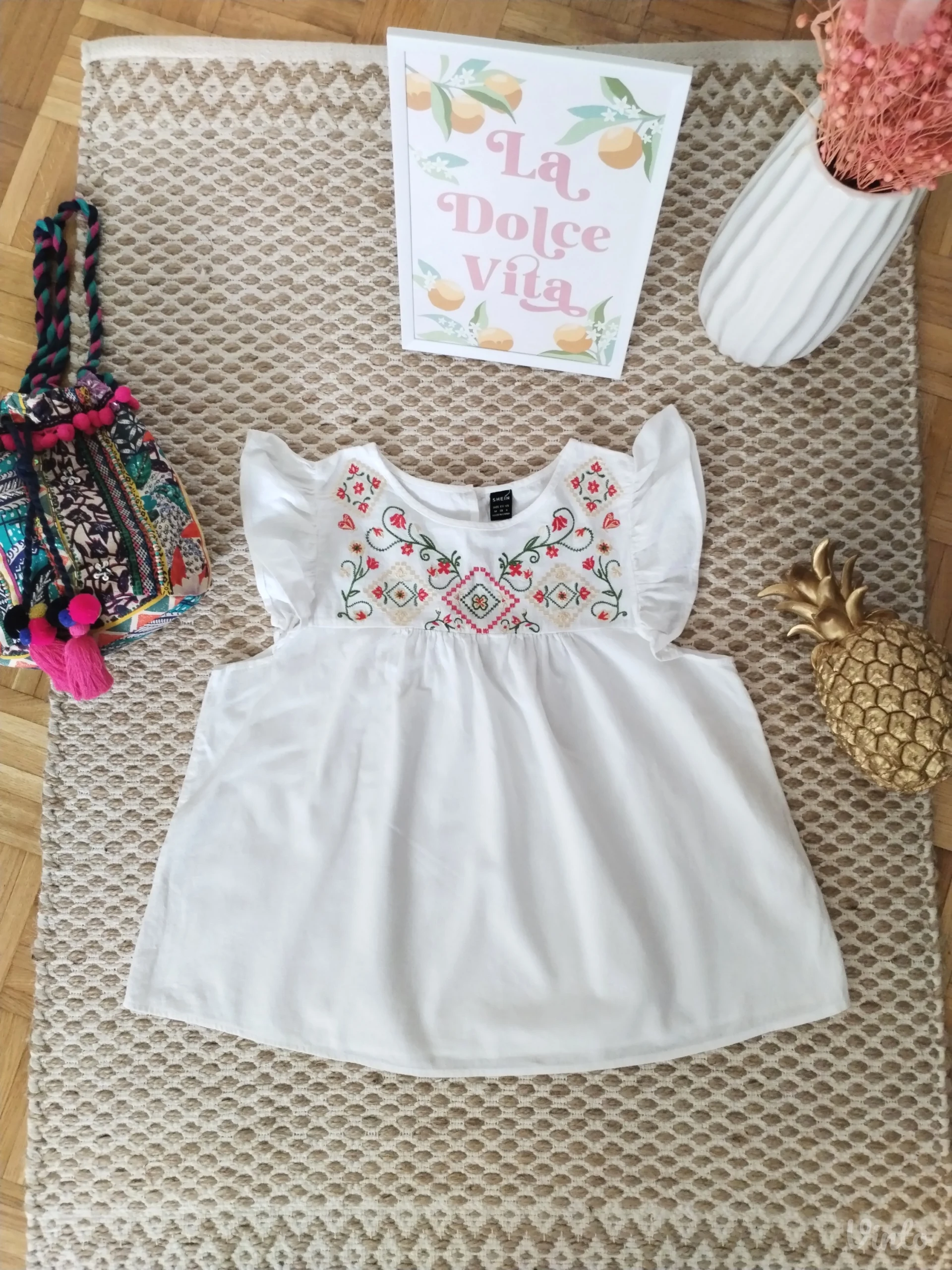 Bluza sa vezenim detaljima