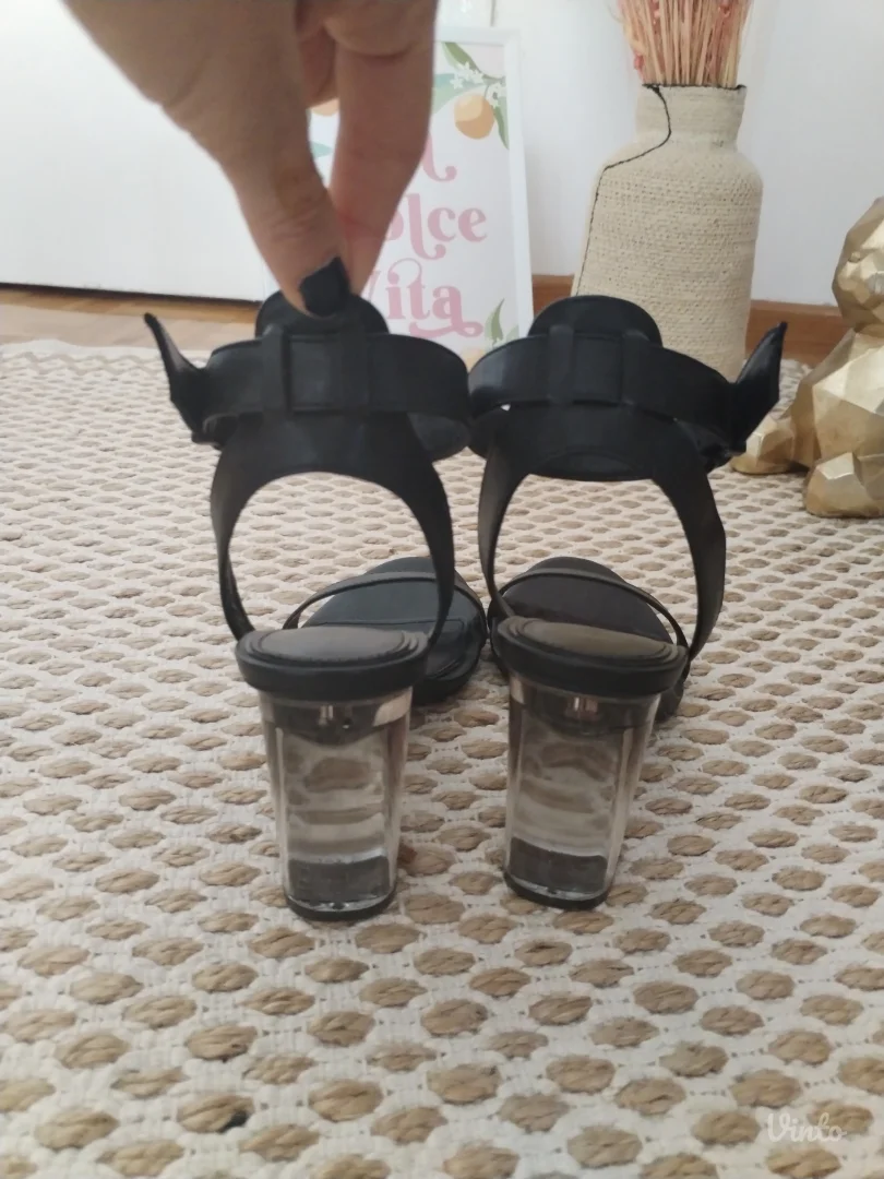 Bershka sandale sa providnom štiklom