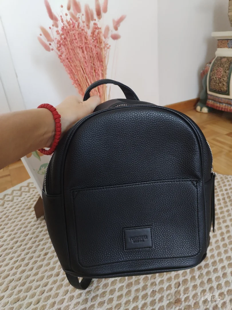 Pull and Bear praktičan ranac