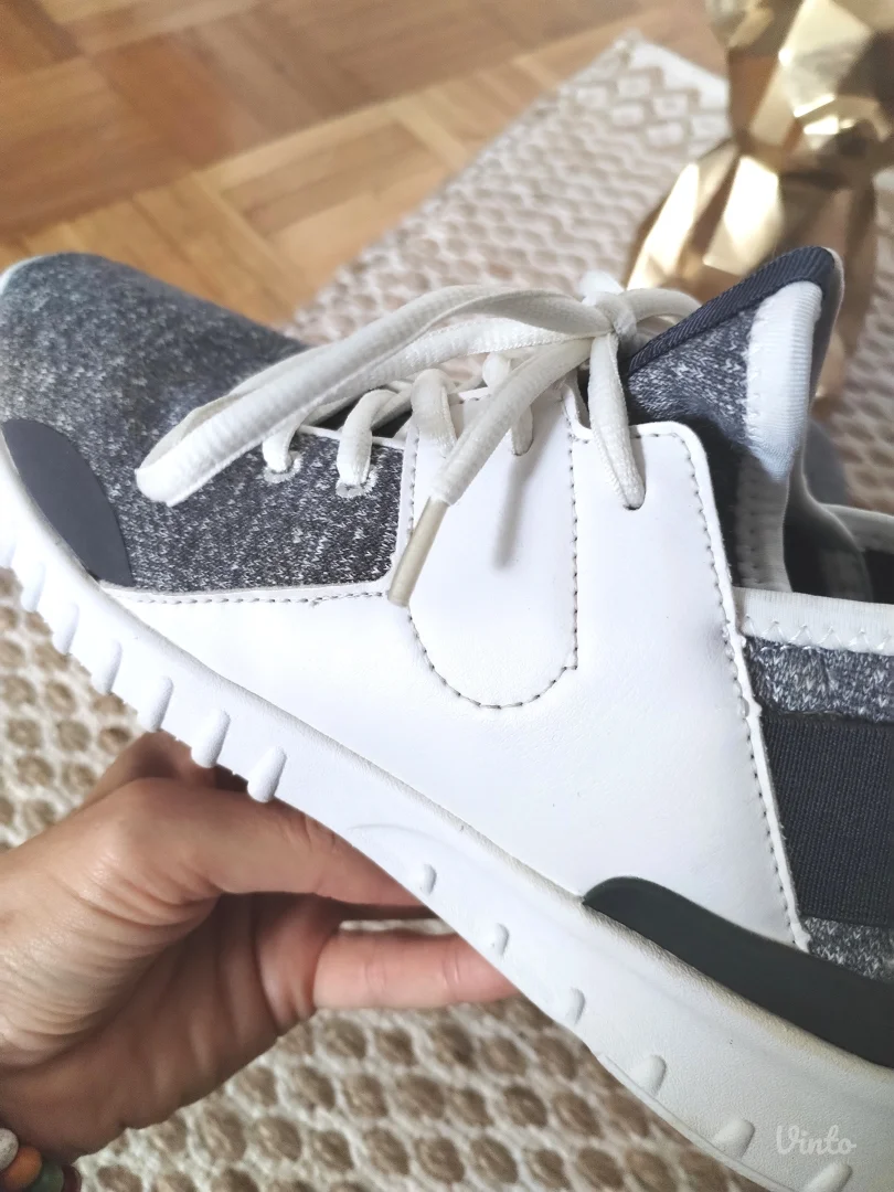 Bershka lagane patike