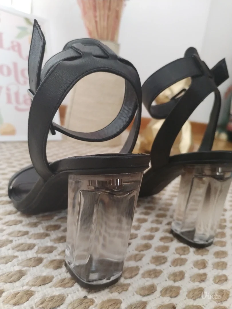 Bershka sandale sa providnom štiklom