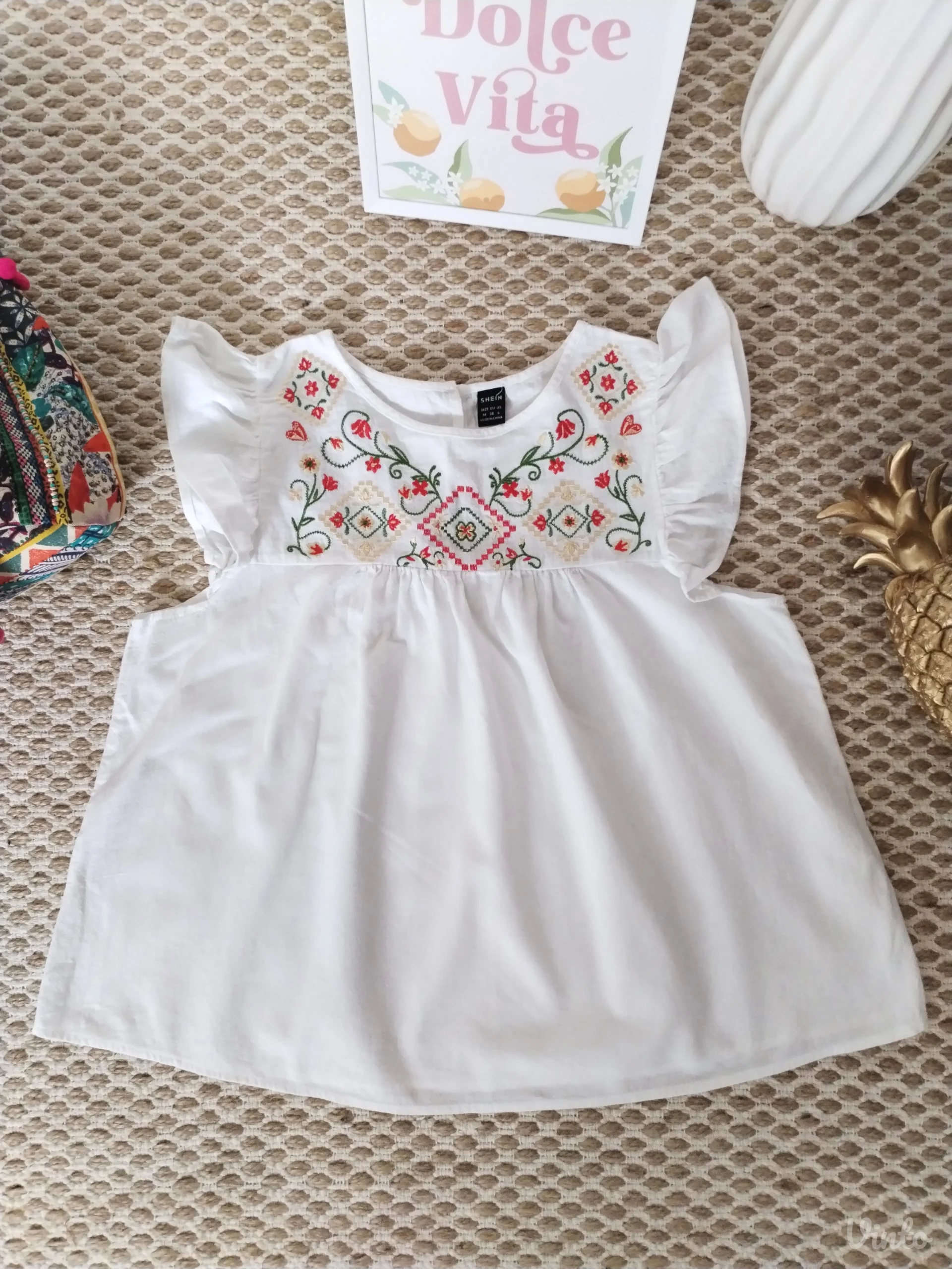 Bluza sa vezenim detaljima