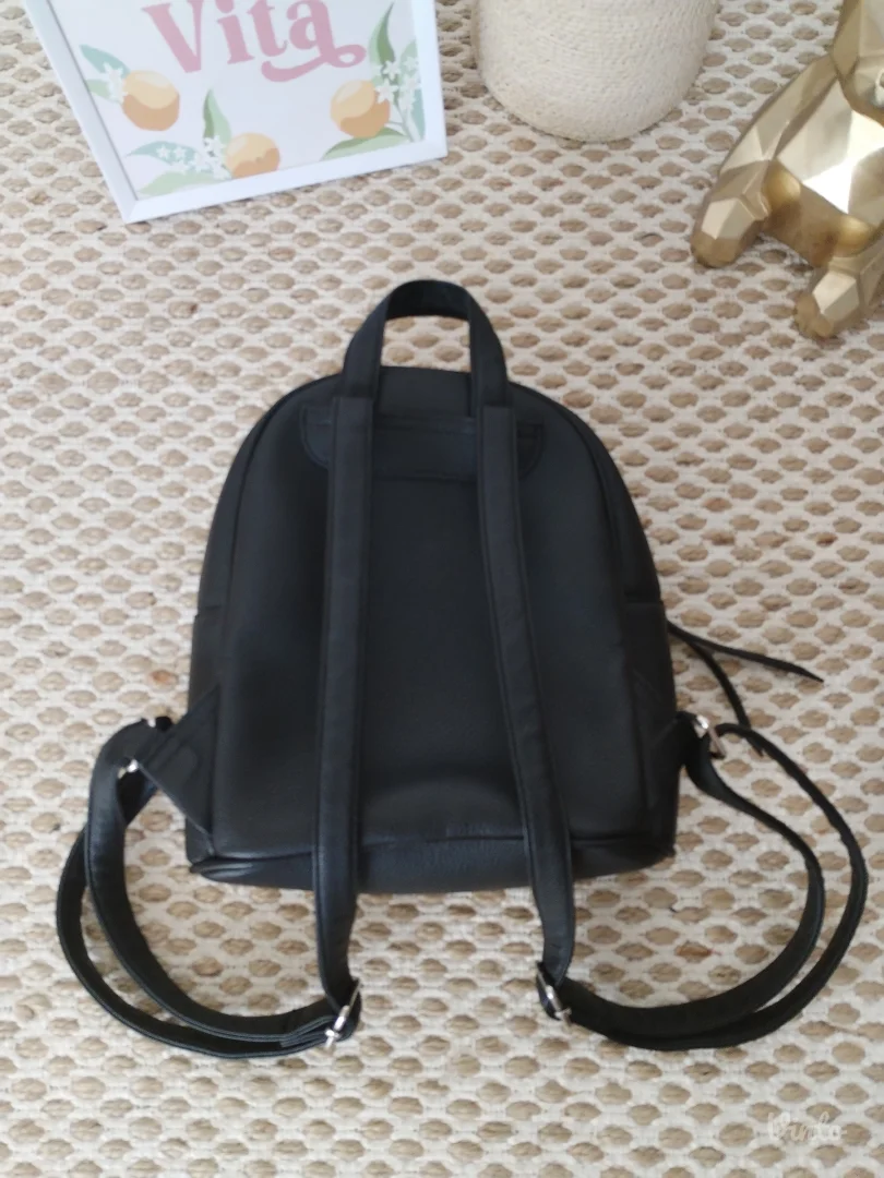 Pull and Bear praktičan ranac