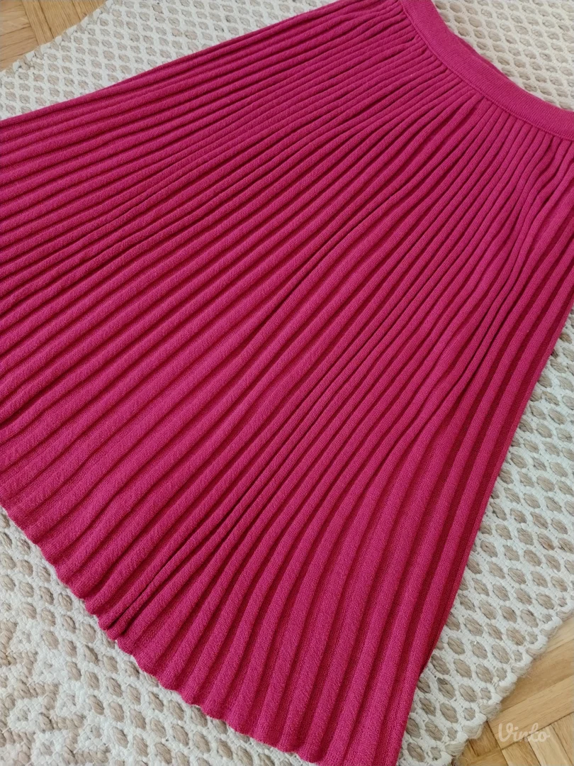 Divna končana plisirana suknja 38/40