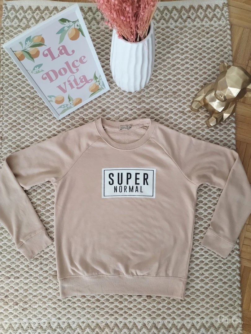 Bershka duks sa printom XS/S