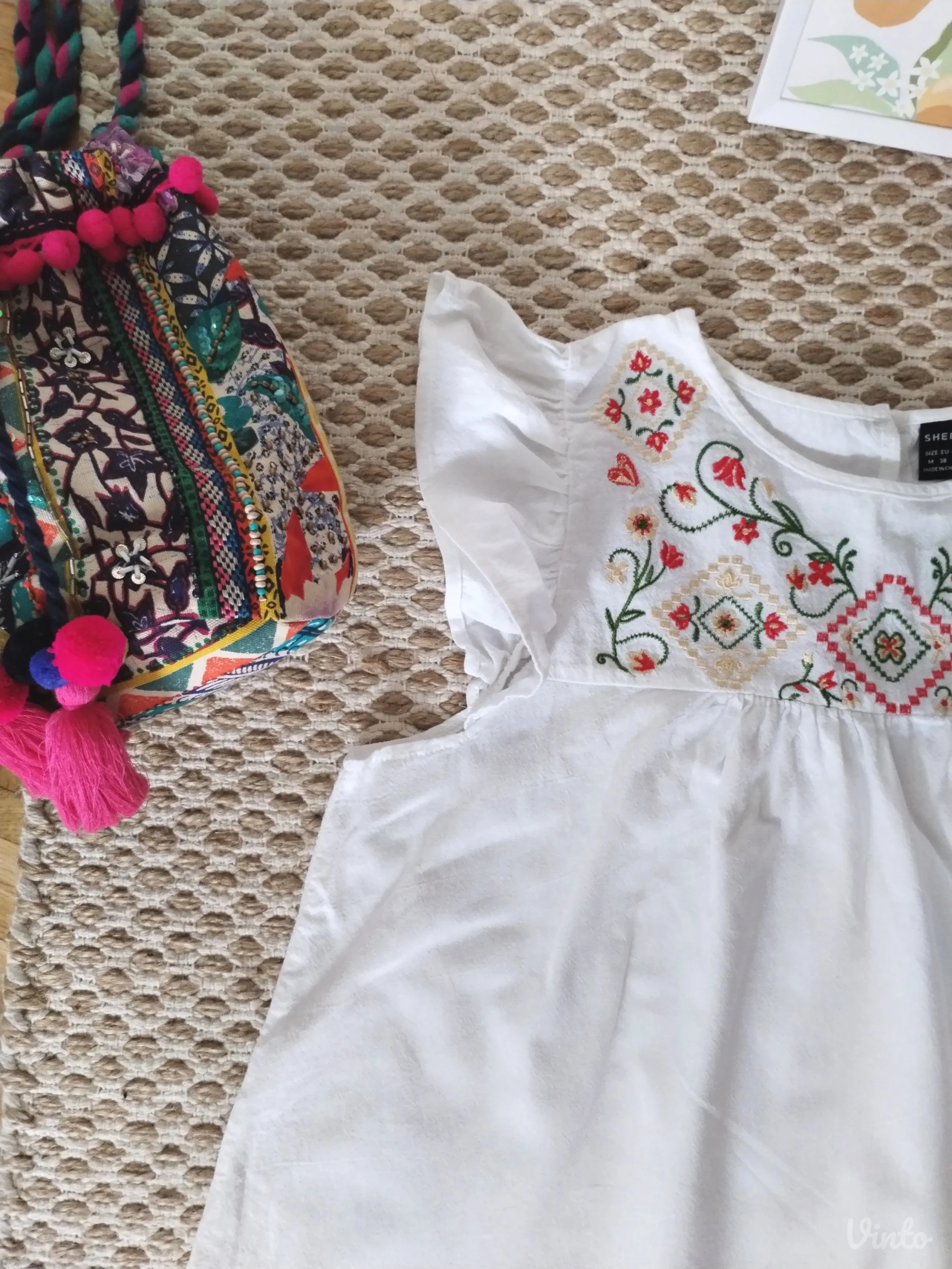 Bluza sa vezenim detaljima
