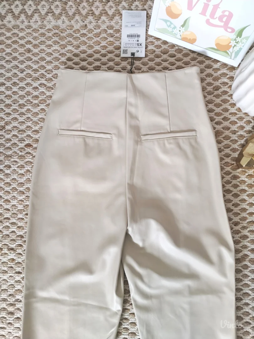 Zara nove pantalone od veštačke kože XS/S